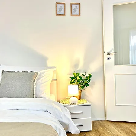 Treetess City Centre Prague Apartments Room photo